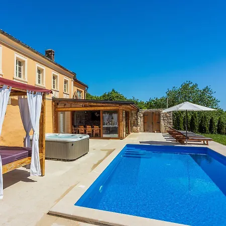 Atemberaubende Mit Whirlpool, Meerblick, Billard, Ping-pong, Privatpool, Grill