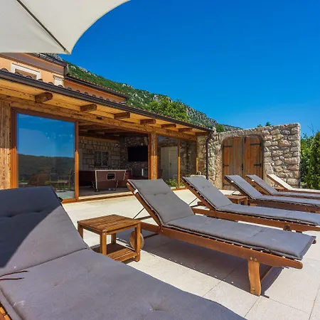 Atemberaubende Mit Whirlpool, Meerblick, Billard, Ping-pong, Privatpool, Grill Vakantiehuis Bribir (Primorje-Gorski Kotar)